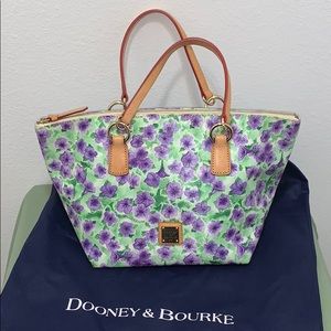 Dooney & Bourke Handbag With Dust Cover